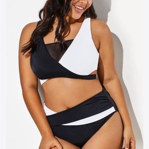 Brand new. XL. Black and white bikini. Meet Curve.
